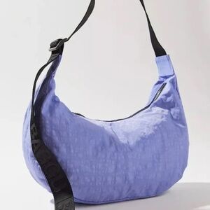 Baggu medium crescent bag in bluebell like new